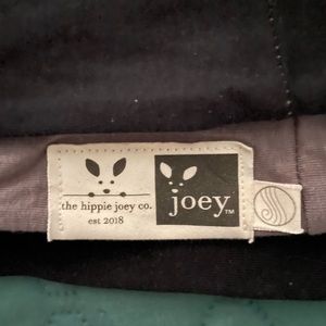 Hippie Joey Air baby carrier.  Like new.  Black and gray.